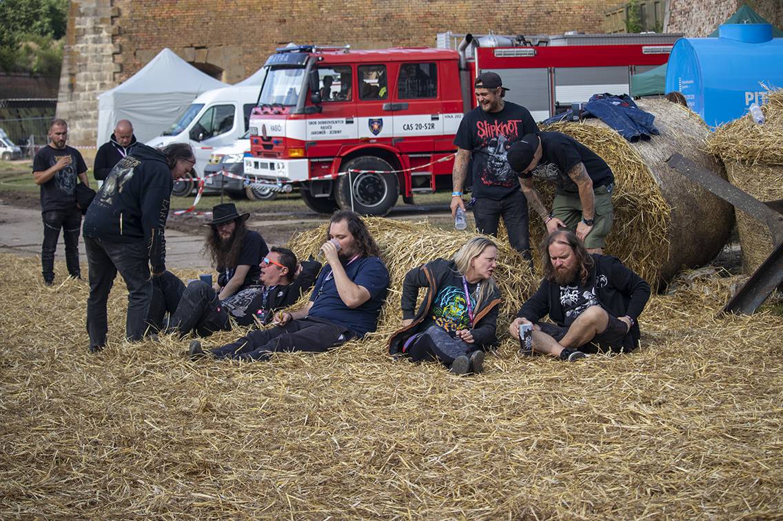 Brutal Assault startuje, metalisty zahřála party s Redzedem nebo Crippled Fingers