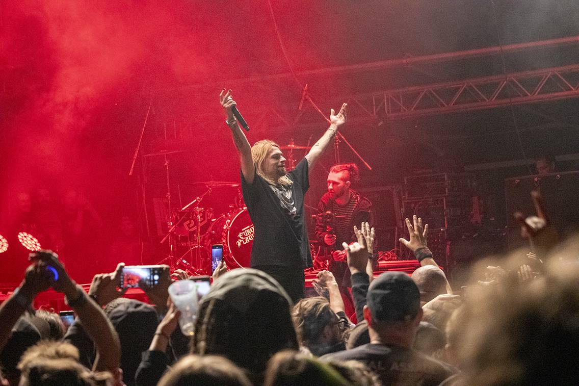 Brutal Assault startuje, metalisty zahřála party s Redzedem nebo Crippled Fingers