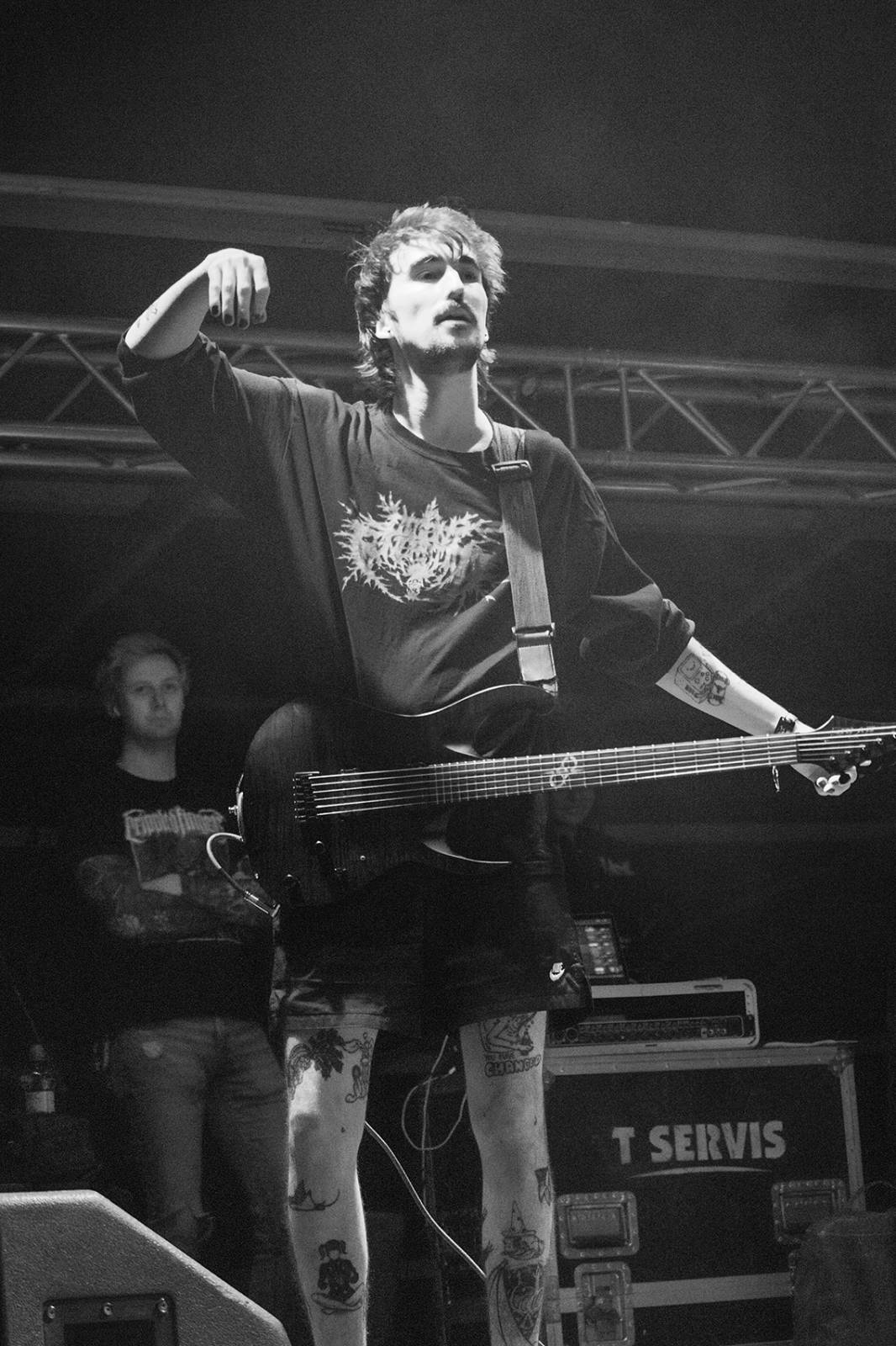 Brutal Assault startuje, metalisty zahřála party s Redzedem nebo Crippled Fingers