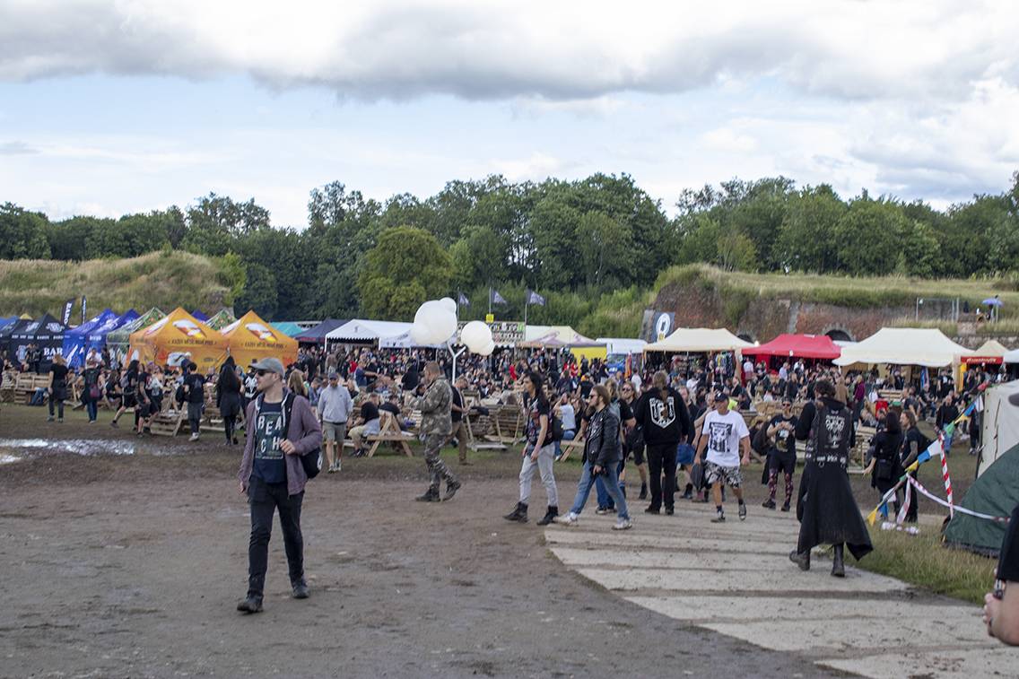 Pevností Josefov zase duní metal. První den Brutal Assault přivítal Beartooth, Heilung nebo Possessed