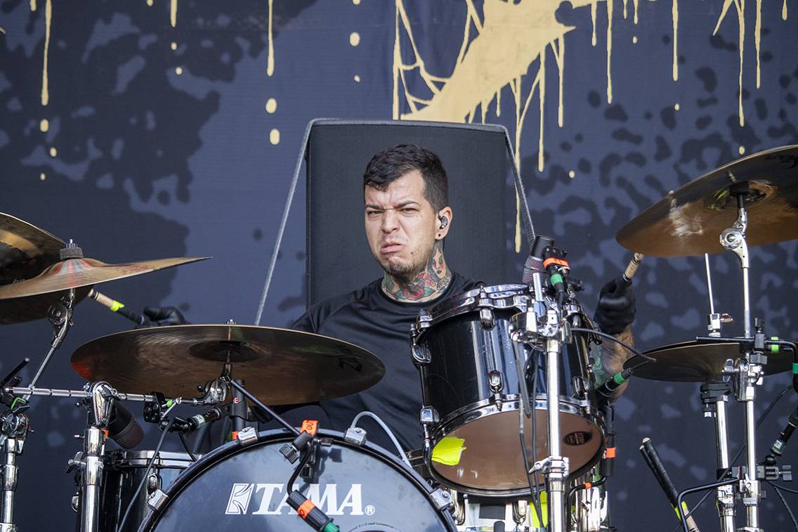 Pevností Josefov zase duní metal. První den Brutal Assault přivítal Beartooth, Heilung nebo Possessed