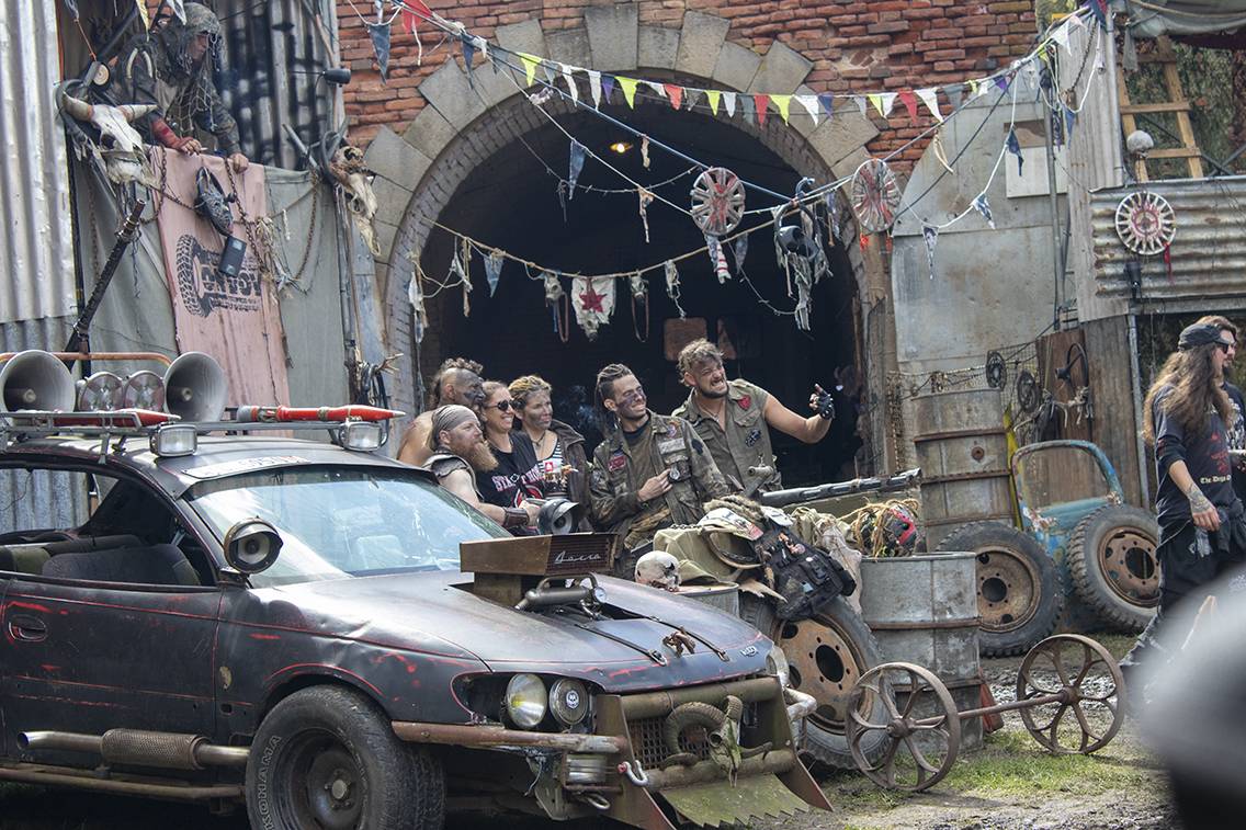 Pevností Josefov zase duní metal. První den Brutal Assault přivítal Beartooth, Heilung nebo Possessed