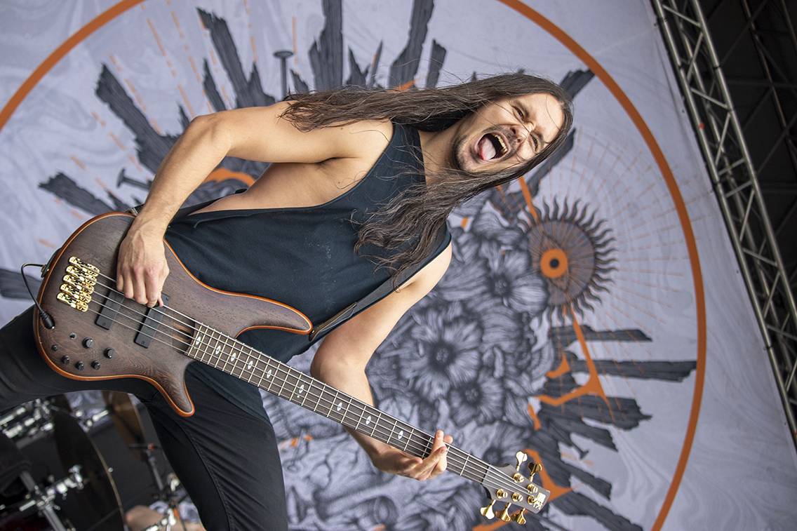 Pevností Josefov zase duní metal. První den Brutal Assault přivítal Beartooth, Heilung nebo Possessed