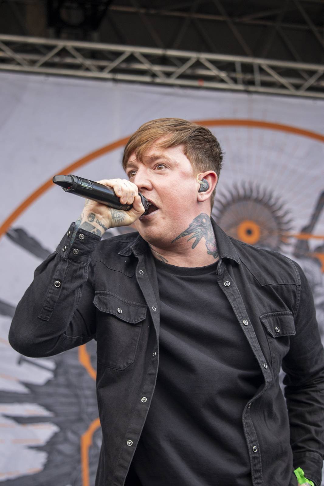 Pevností Josefov zase duní metal. První den Brutal Assault přivítal Beartooth, Heilung nebo Possessed