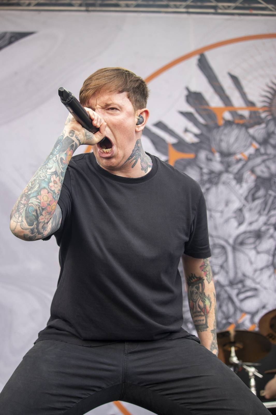 Pevností Josefov zase duní metal. První den Brutal Assault přivítal Beartooth, Heilung nebo Possessed