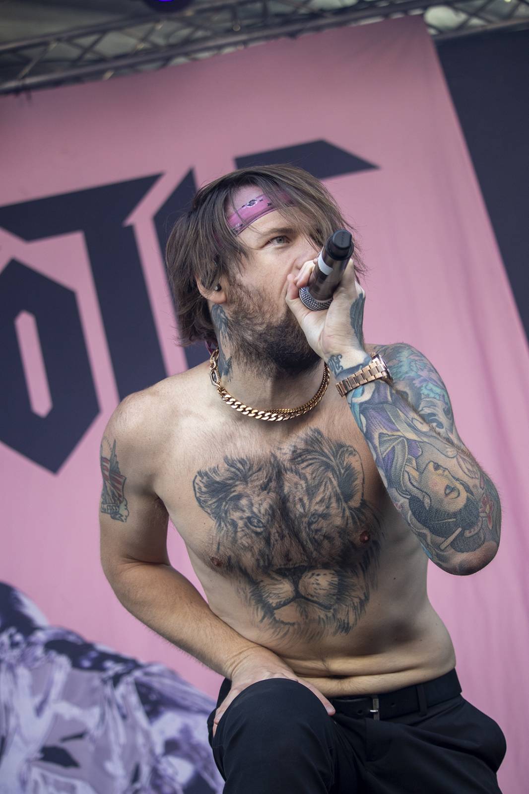 Pevností Josefov zase duní metal. První den Brutal Assault přivítal Beartooth, Heilung nebo Possessed