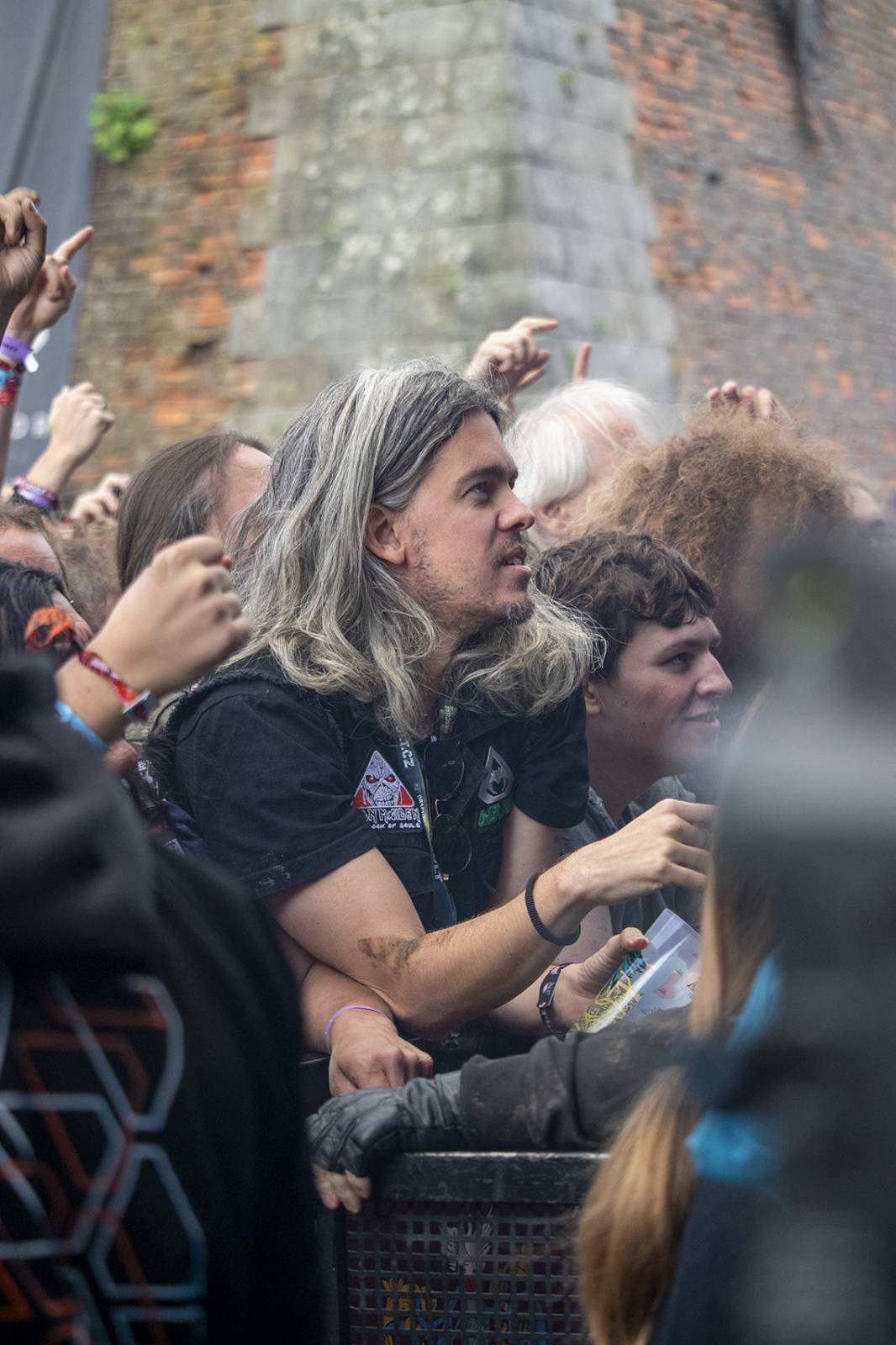 Pevností Josefov zase duní metal. První den Brutal Assault přivítal Beartooth, Heilung nebo Possessed