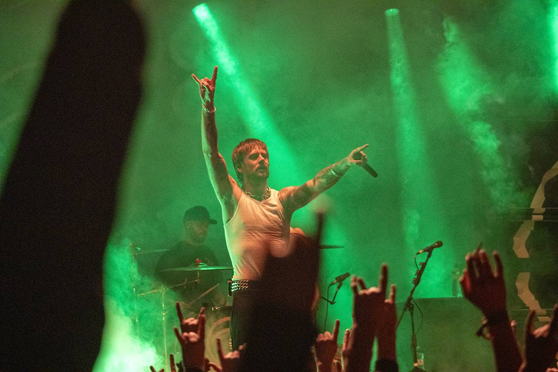 Pevností Josefov zase duní metal. První den Brutal Assault přivítal Beartooth, Heilung nebo Possessed