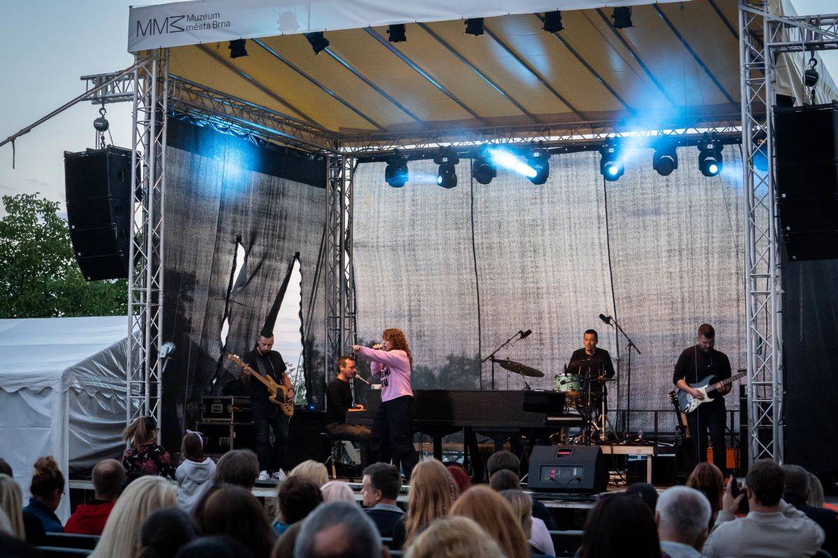 Katarína Knechtová v Brně bavila vtipy i chytlavými skladbami