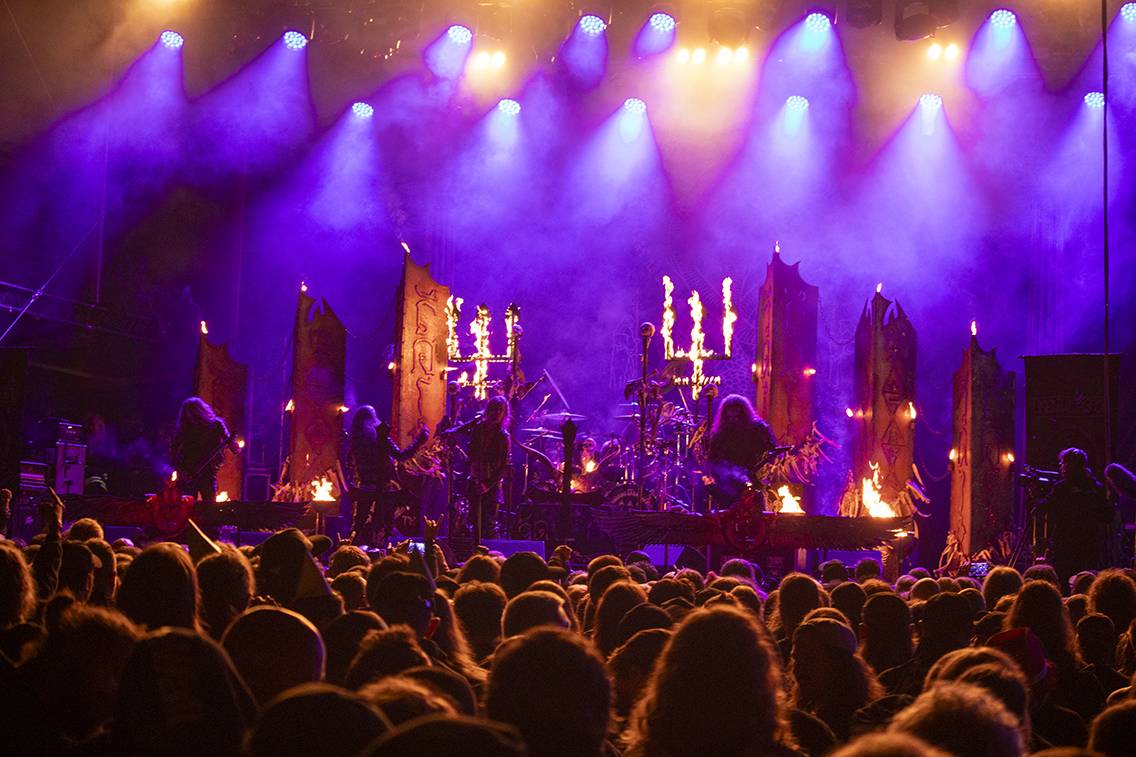 Hořící pochodeň v publiku i stage diving. Druhý den Brutal Assault rozvířili Get the Shot, In Flames nebo Sepultura