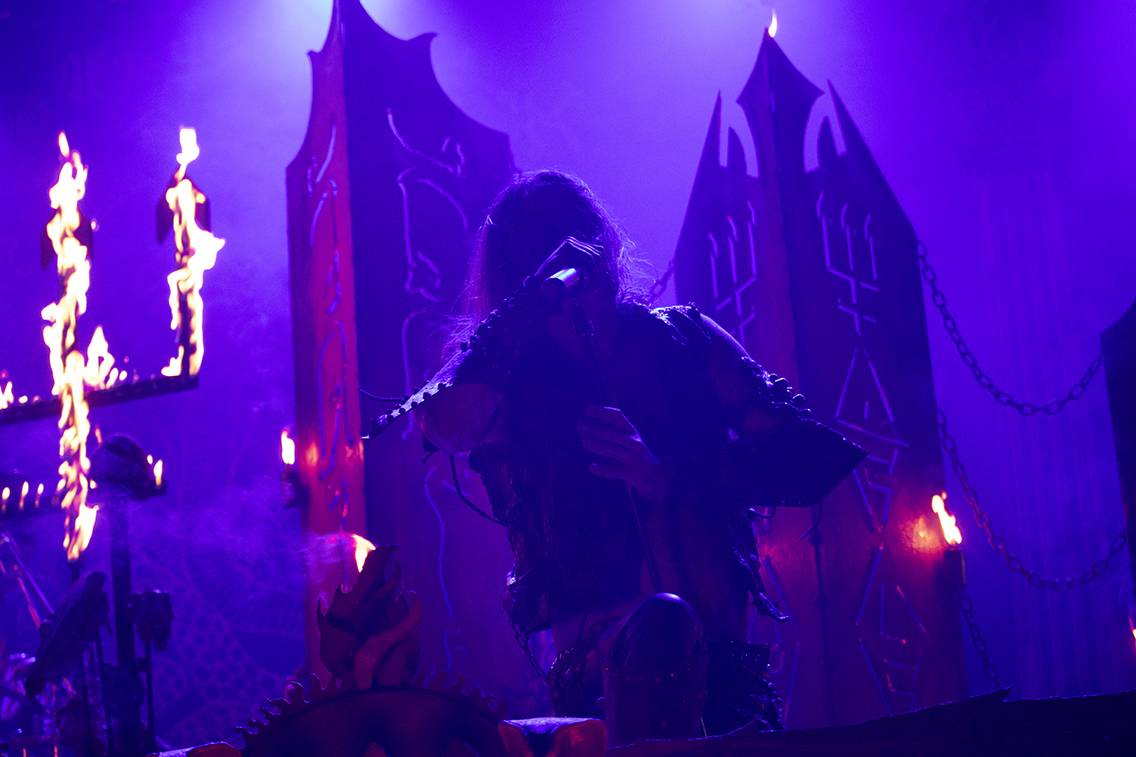 Hořící pochodeň v publiku i stage diving. Druhý den Brutal Assault rozvířili Get the Shot, In Flames nebo Sepultura