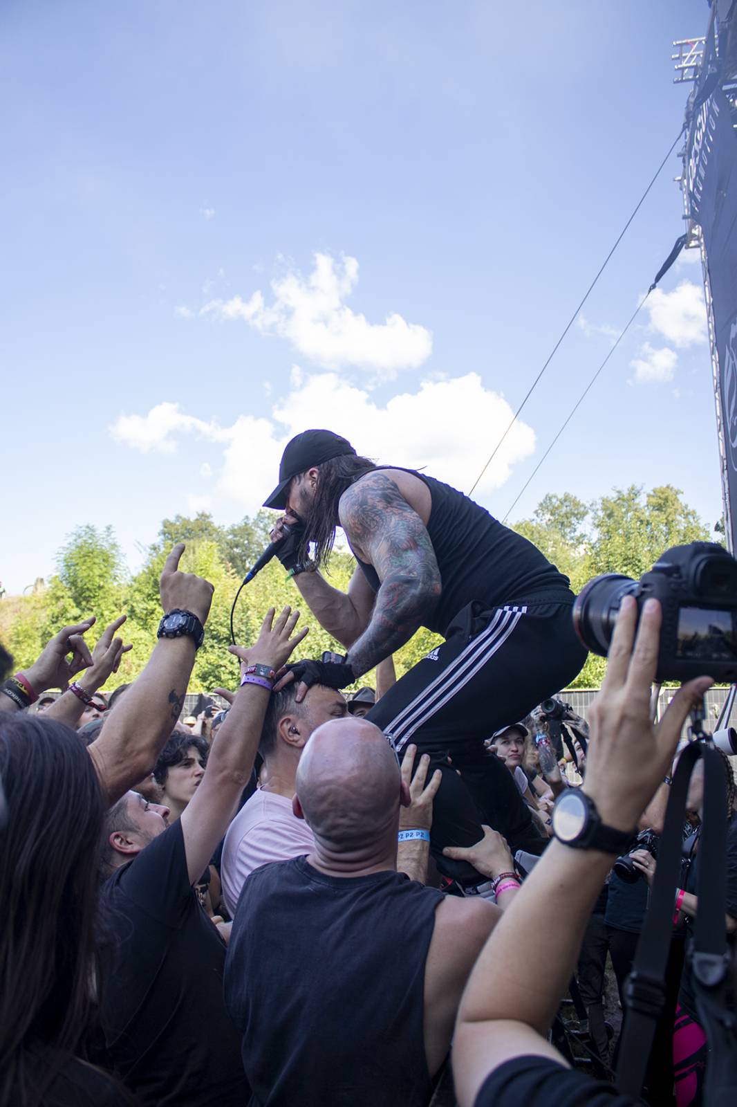 Hořící pochodeň v publiku i stage diving. Druhý den Brutal Assault rozvířili Get the Shot, In Flames nebo Sepultura