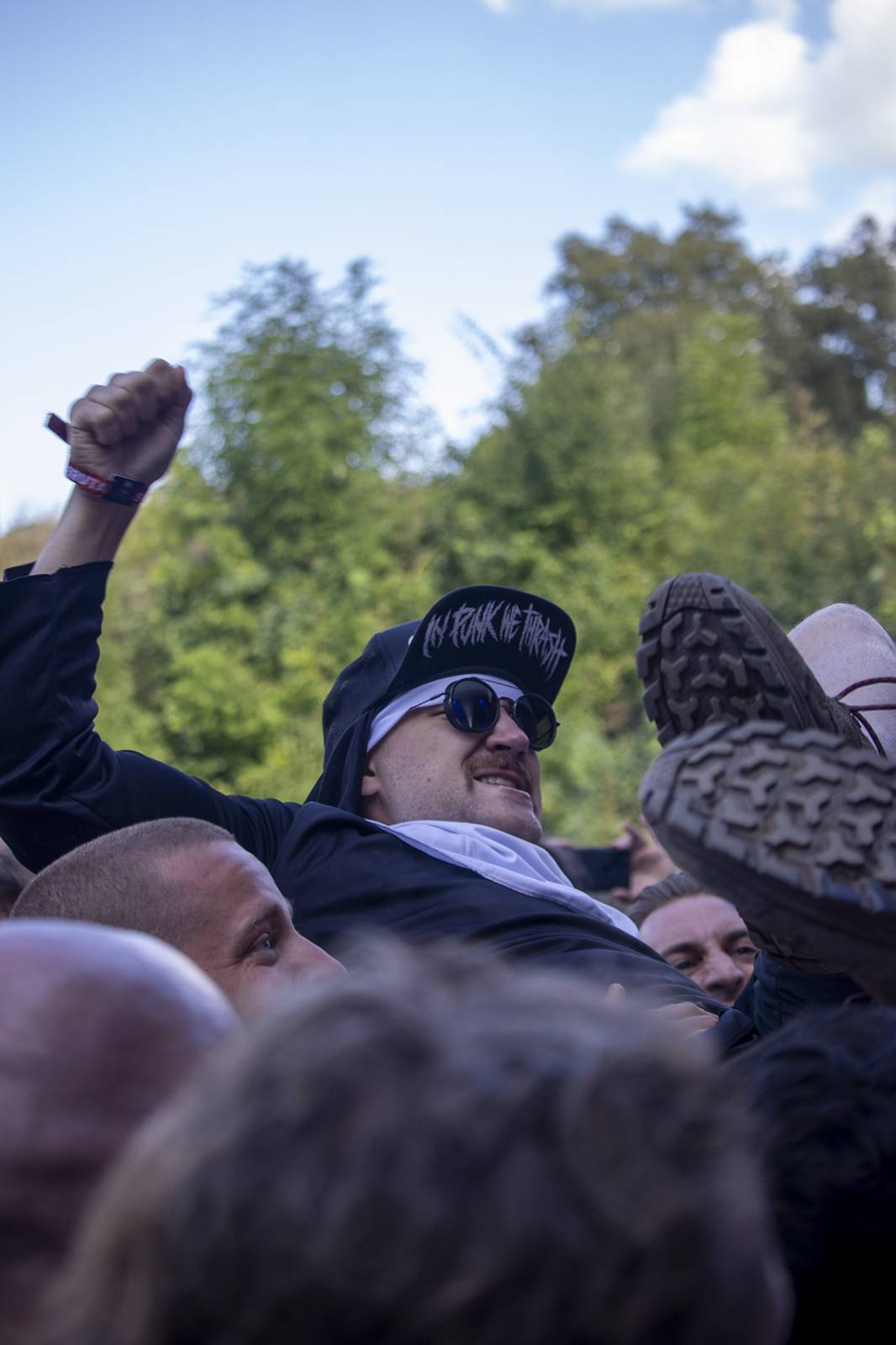 Hořící pochodeň v publiku i stage diving. Druhý den Brutal Assault rozvířili Get the Shot, In Flames nebo Sepultura
