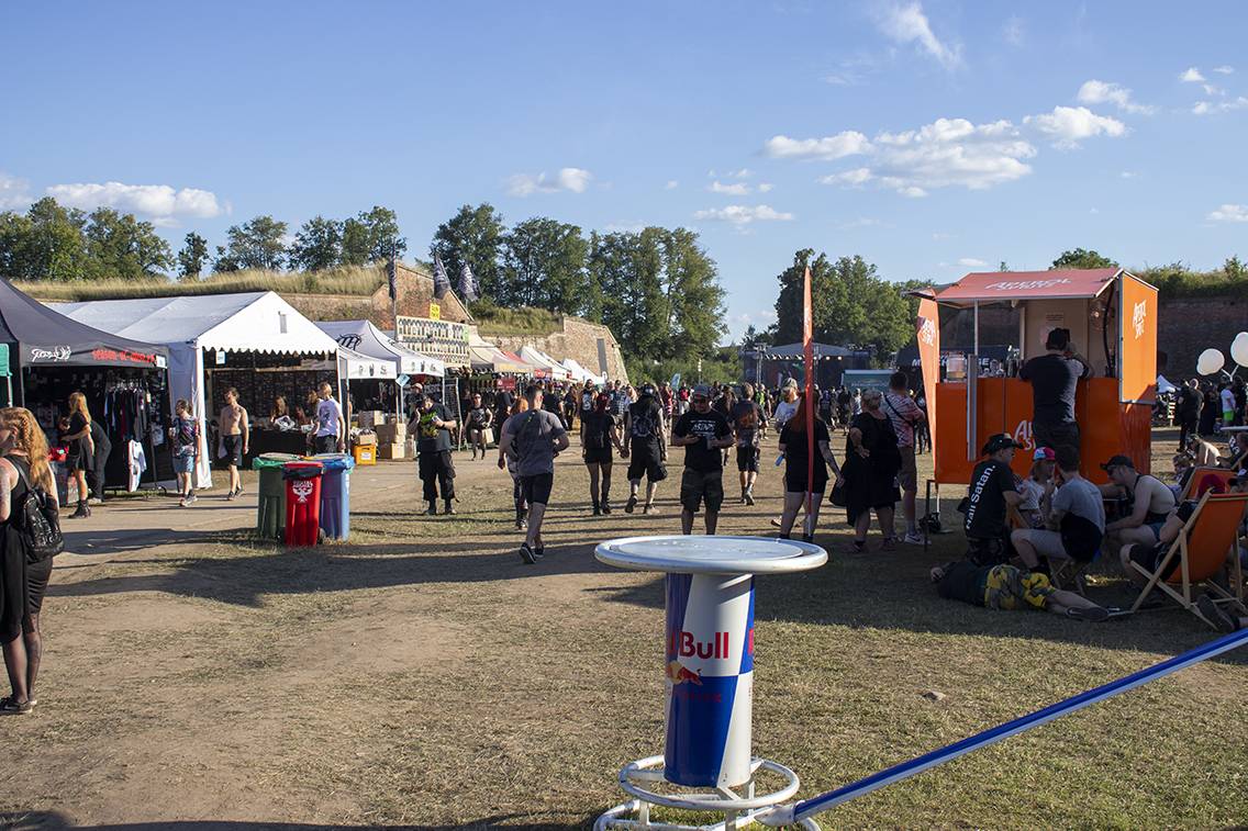 Hořící pochodeň v publiku i stage diving. Druhý den Brutal Assault rozvířili Get the Shot, In Flames nebo Sepultura
