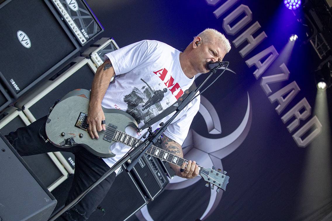 Hořící pochodeň v publiku i stage diving. Druhý den Brutal Assault rozvířili Get the Shot, In Flames nebo Sepultura