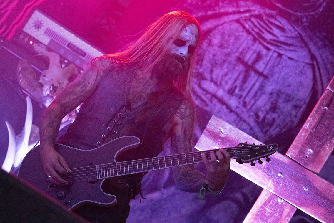 Hořící pochodeň v publiku i stage diving. Druhý den Brutal Assault rozvířili Get the Shot, In Flames nebo Sepultura