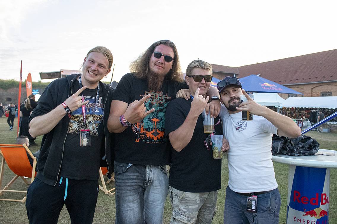 Hořící pochodeň v publiku i stage diving. Druhý den Brutal Assault rozvířili Get the Shot, In Flames nebo Sepultura