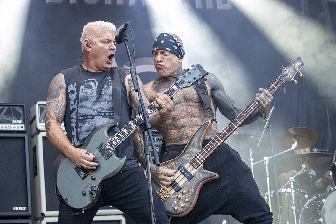 Hořící pochodeň v publiku i stage diving. Druhý den Brutal Assault rozvířili Get the Shot, In Flames nebo Sepultura