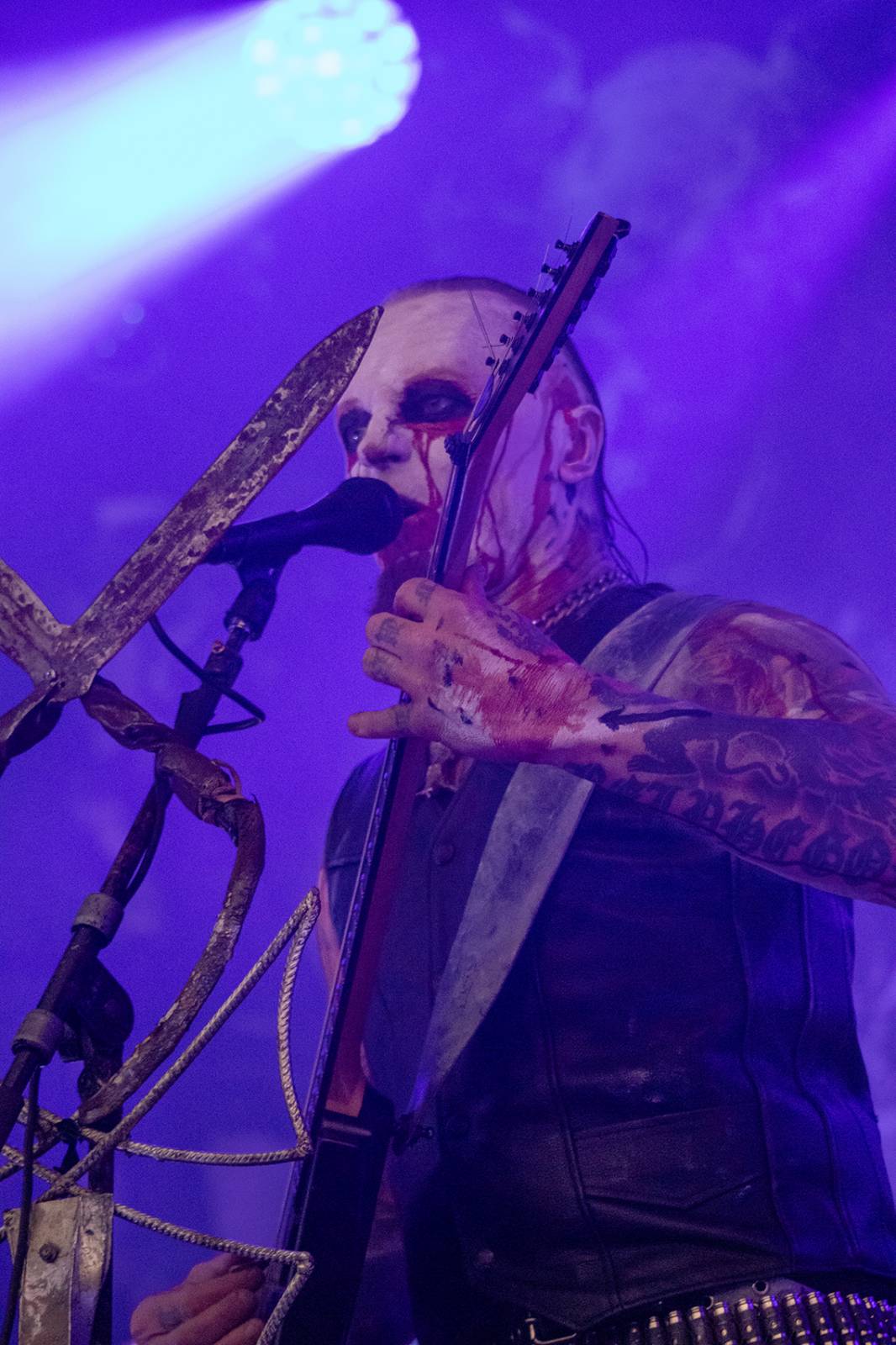 Hořící pochodeň v publiku i stage diving. Druhý den Brutal Assault rozvířili Get the Shot, In Flames nebo Sepultura