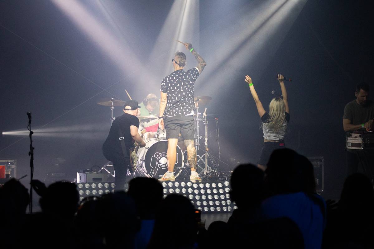 Divočina na Občanské plovárně. Skyline jí otřásli v základech