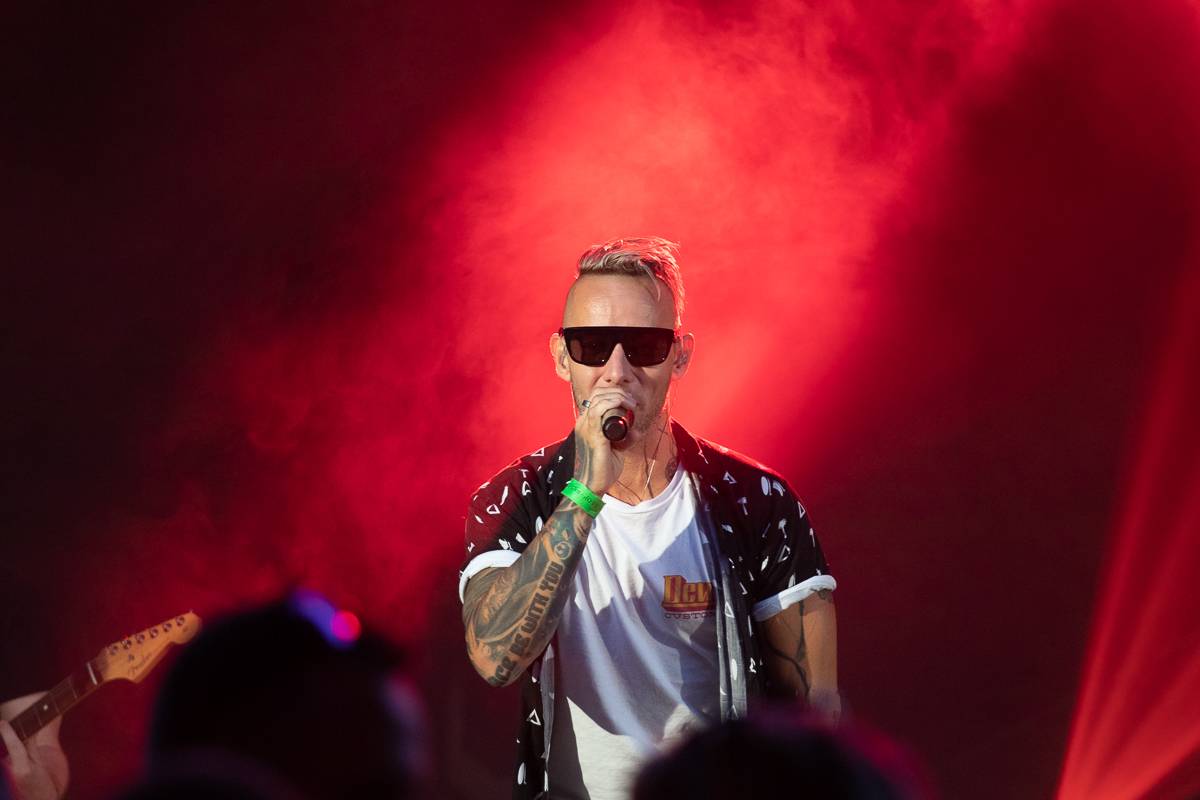 Divočina na Občanské plovárně. Skyline jí otřásli v základech