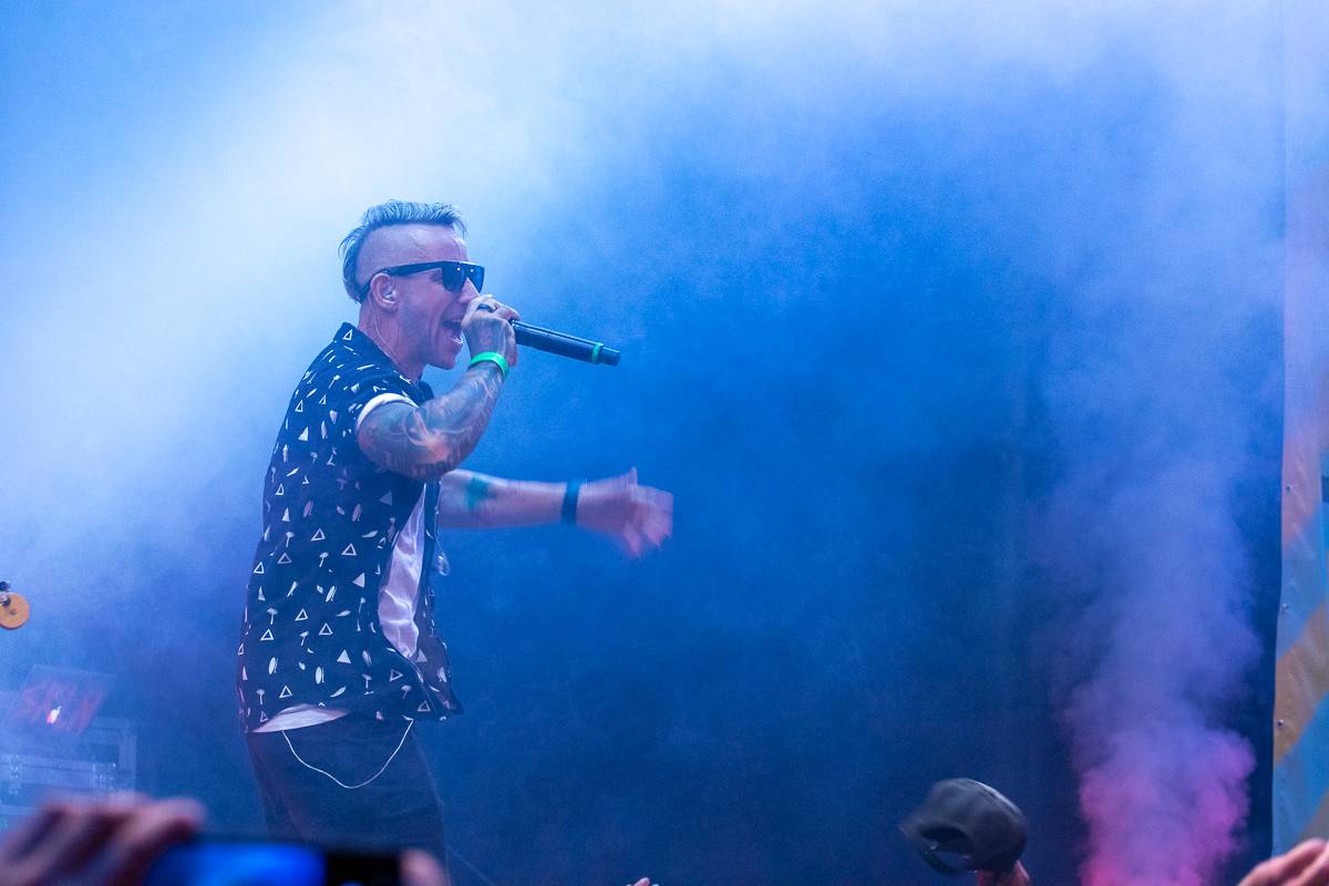 Divočina na Občanské plovárně. Skyline jí otřásli v základech