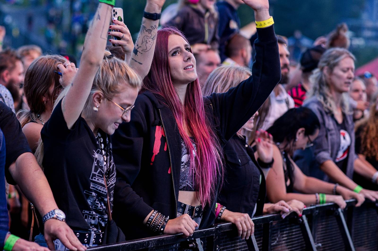 Keltská noc v Harrachově: Pod skokanskými můstky řádili Dymytry, Cocotte Minute i Vypsaná fiXa