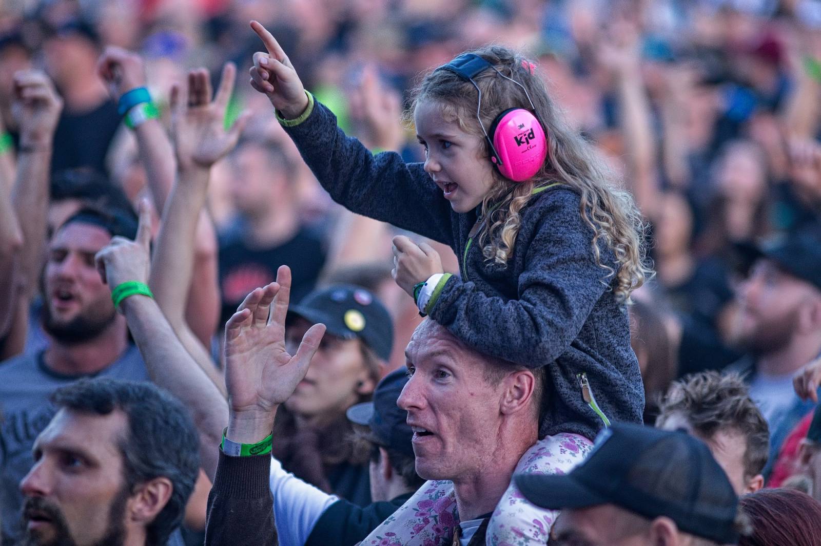 Keltská noc v Harrachově: Pod skokanskými můstky řádili Dymytry, Cocotte Minute i Vypsaná fiXa