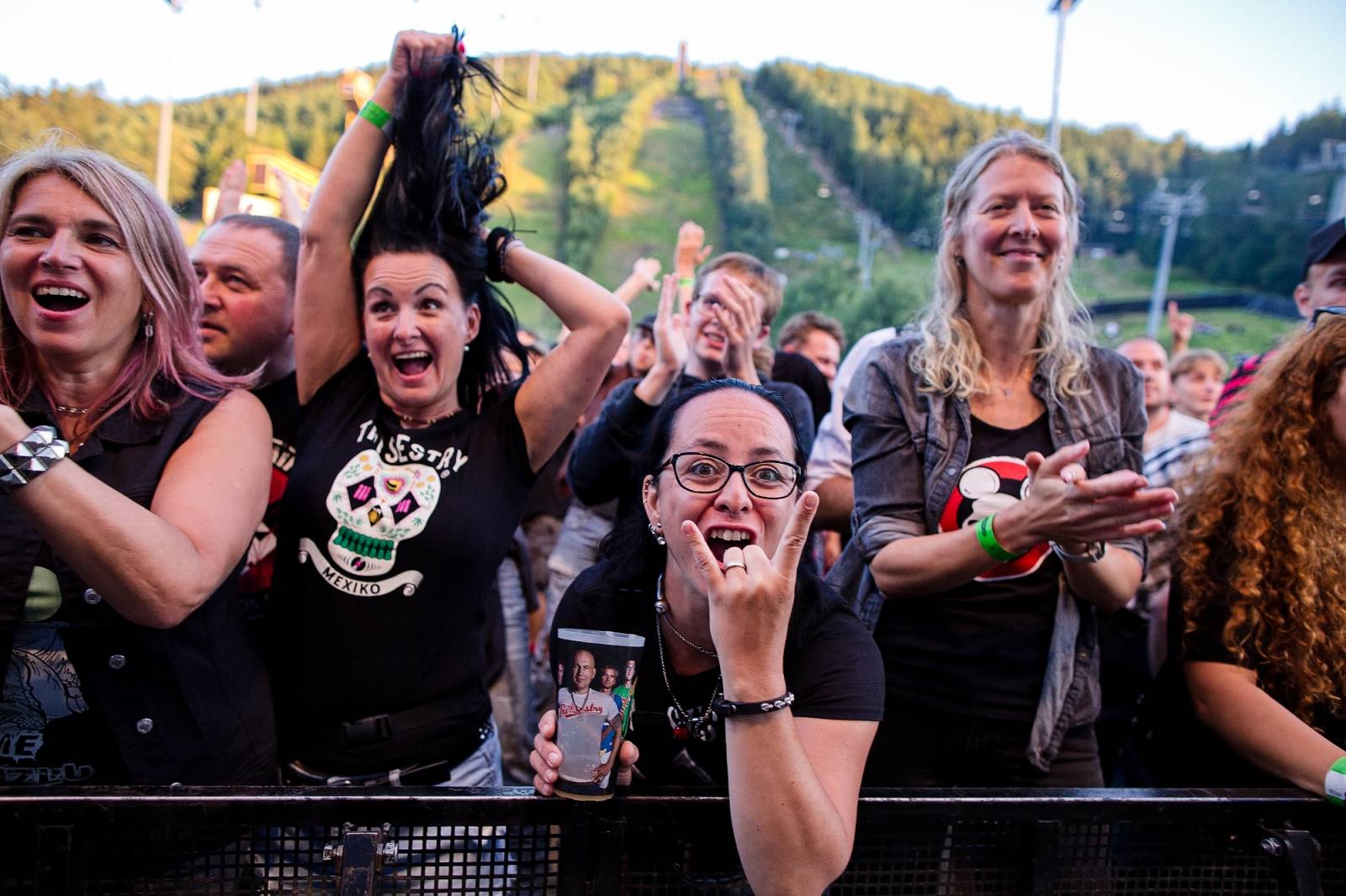 Keltská noc v Harrachově: Pod skokanskými můstky řádili Dymytry, Cocotte Minute i Vypsaná fiXa