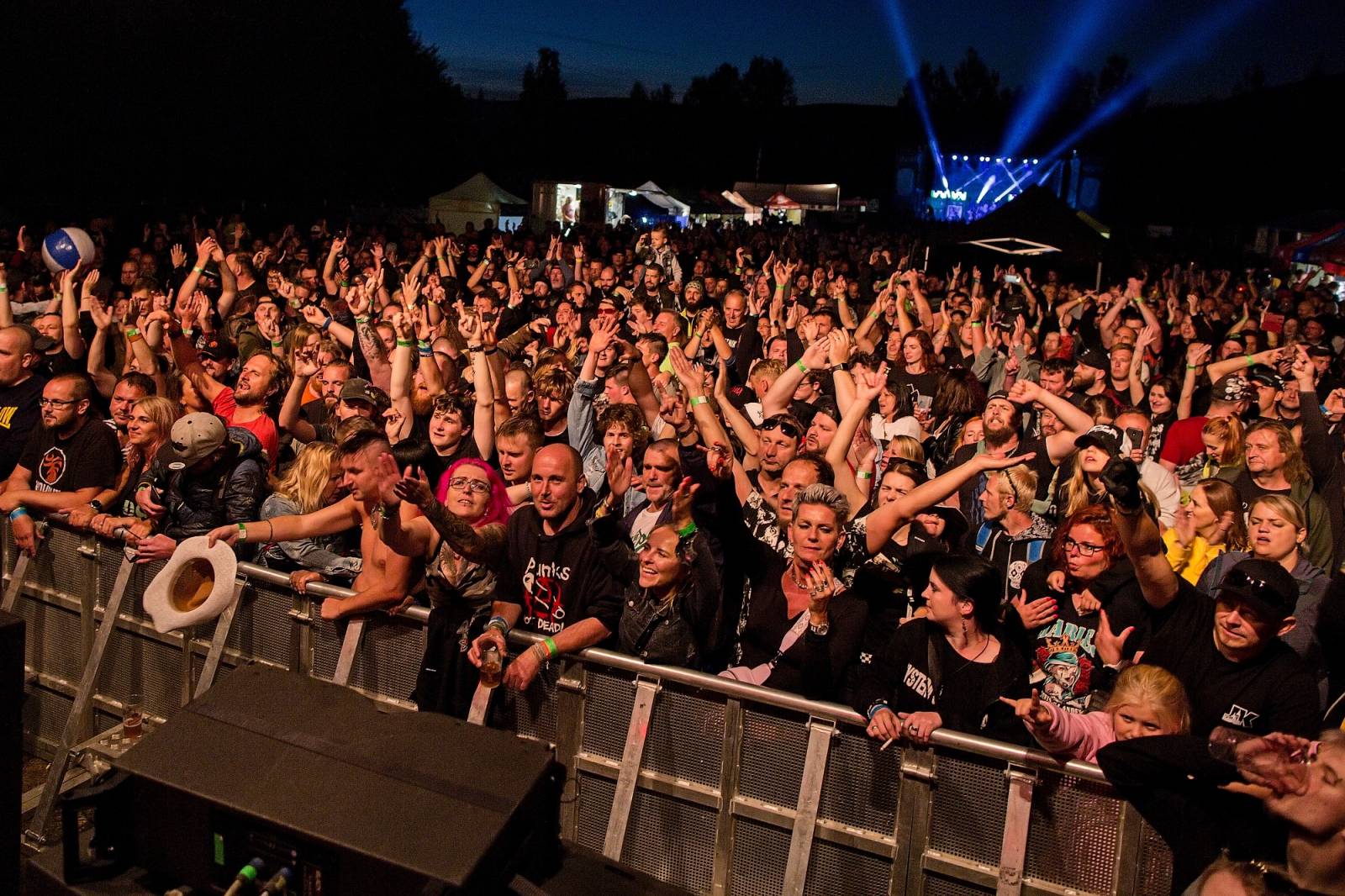 Keltská noc v Harrachově: Pod skokanskými můstky řádili Dymytry, Cocotte Minute i Vypsaná fiXa