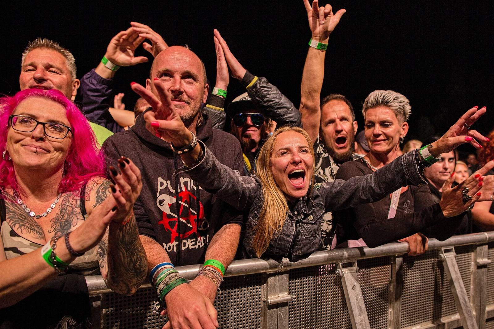 Keltská noc v Harrachově: Pod skokanskými můstky řádili Dymytry, Cocotte Minute i Vypsaná fiXa