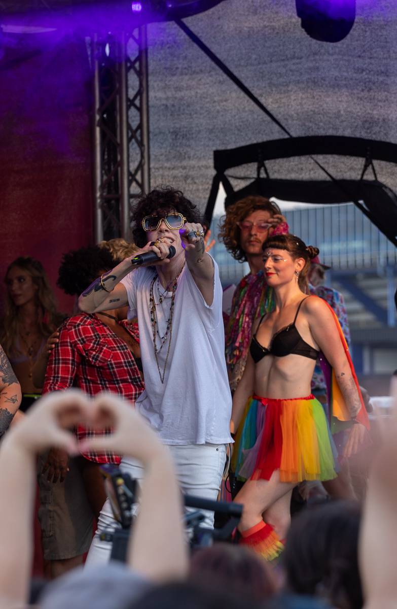 Prague Pride vévodila LP, na Letnou si odskočila z natáčení videoklipu