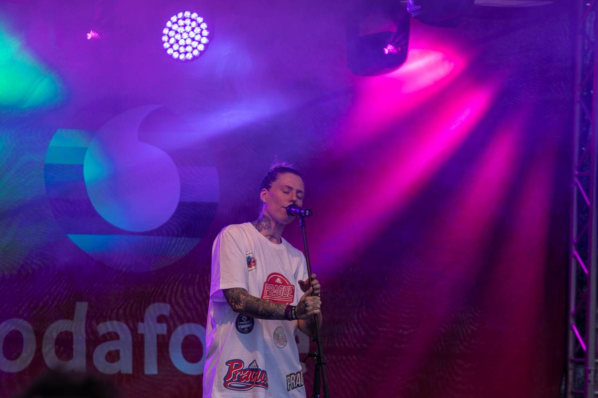 Prague Pride vévodila LP, na Letnou si odskočila z natáčení videoklipu