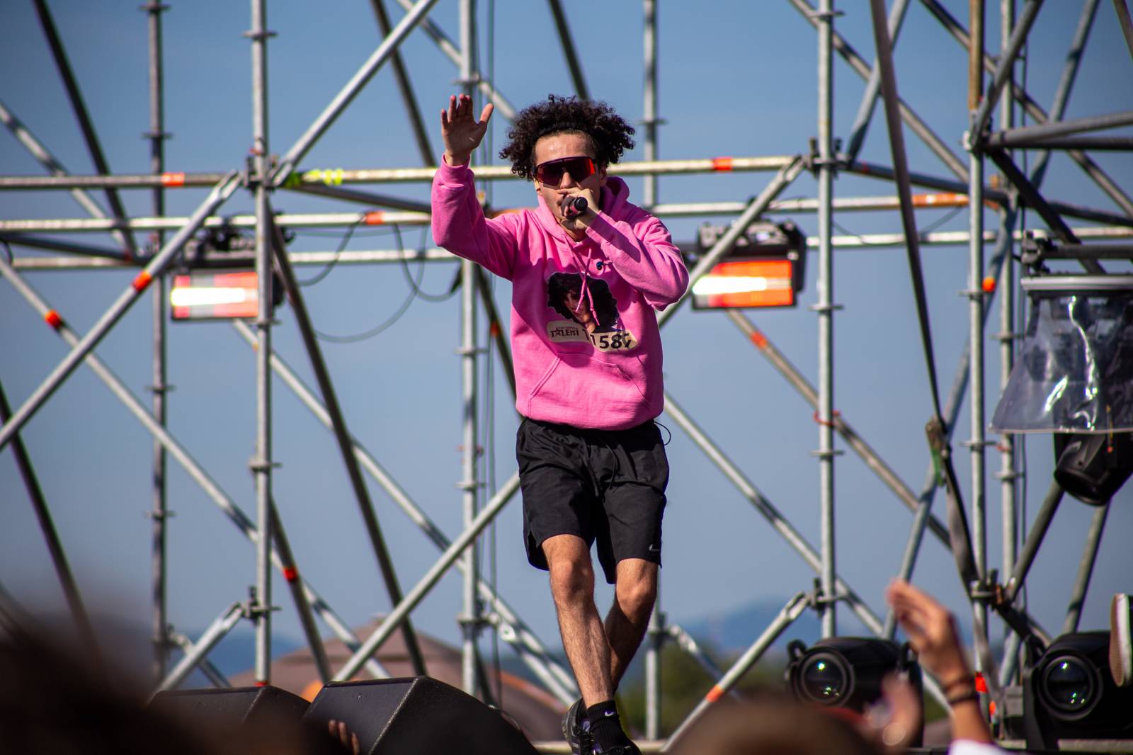 Třpytivý Grape Festival přivítal M83, Annet X i Paulieho Garanda se Zeou