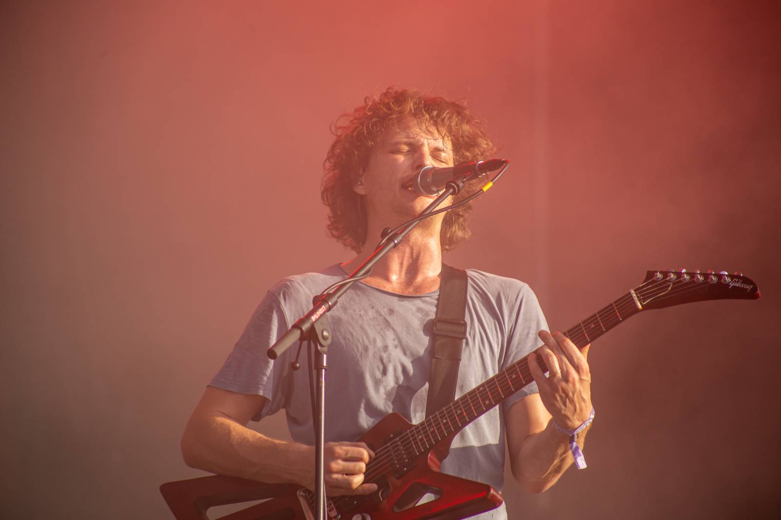 Třpytivý Grape Festival přivítal M83, Annet X i Paulieho Garanda se Zeou