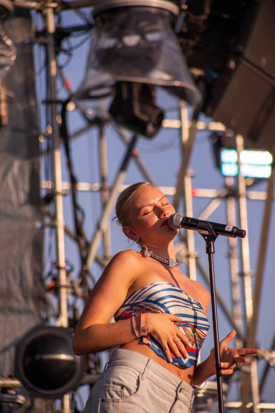 Třpytivý Grape Festival přivítal M83, Annet X i Paulieho Garanda se Zeou