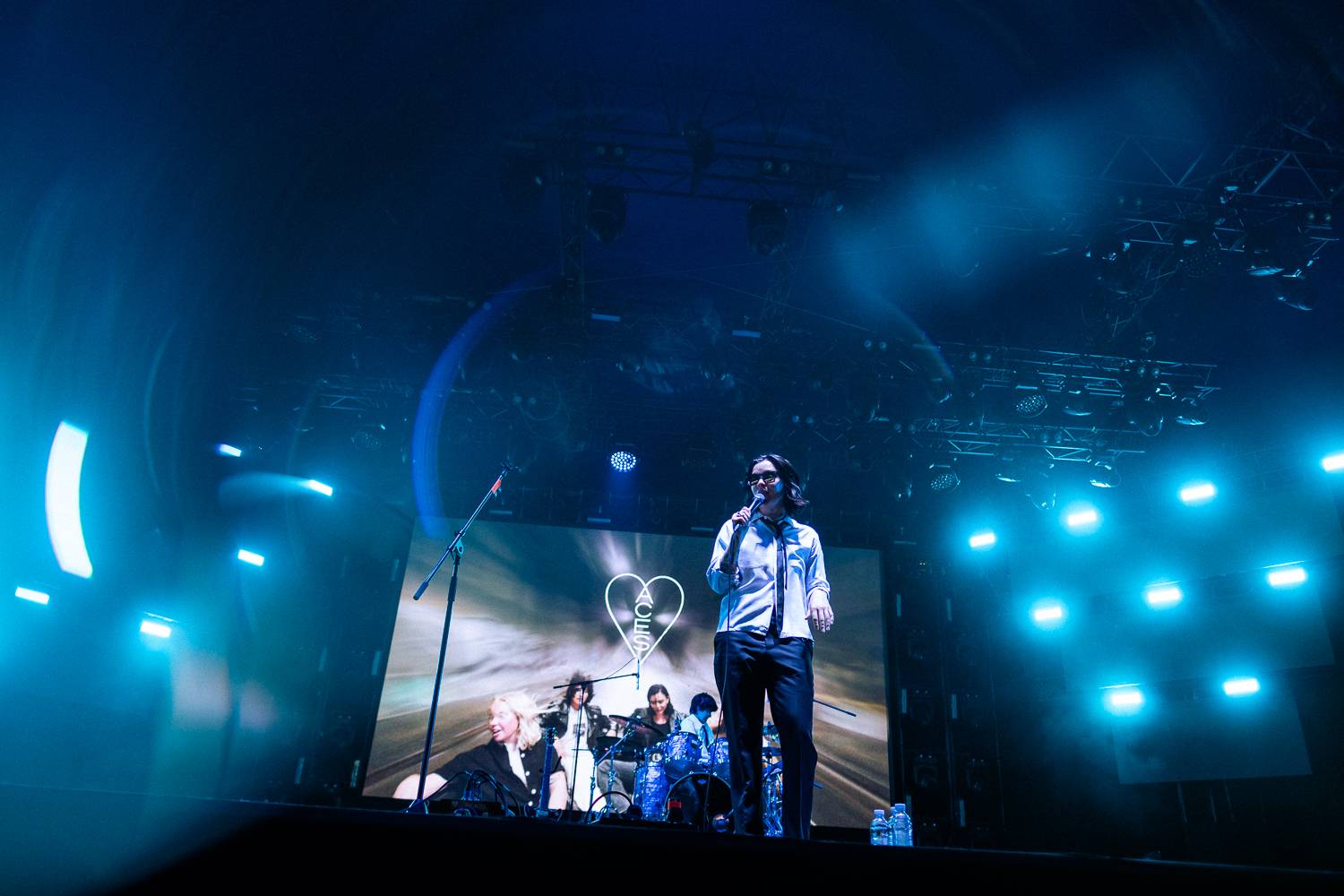 Macklemore obdivoval na Szigetu krásné ženy, zpěvačka Amyl and the Sniffers plivala na pódiu a Lorde zklamala