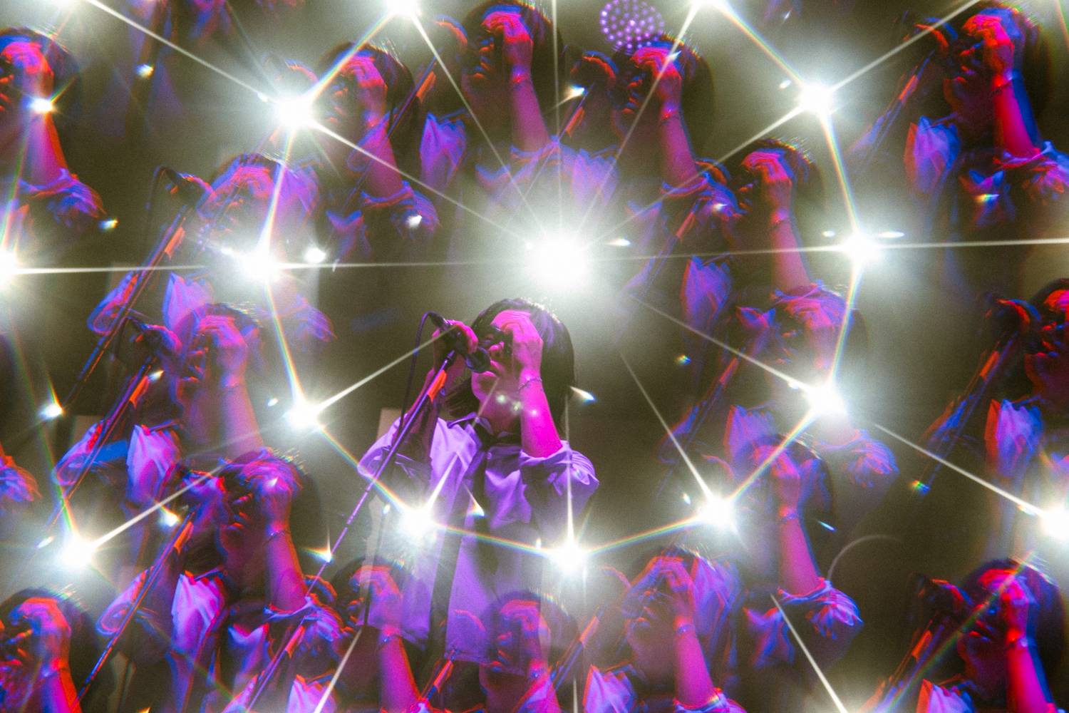 Macklemore obdivoval na Szigetu krásné ženy, zpěvačka Amyl and the Sniffers plivala na pódiu a Lorde zklamala