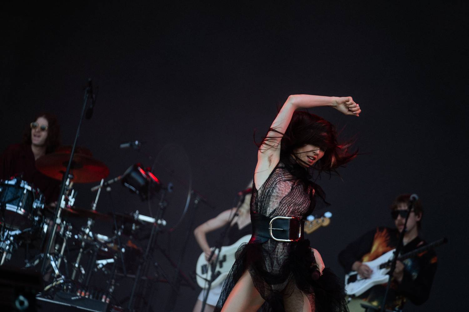 Macklemore obdivoval na Szigetu krásné ženy, zpěvačka Amyl and the Sniffers plivala na pódiu a Lorde zklamala