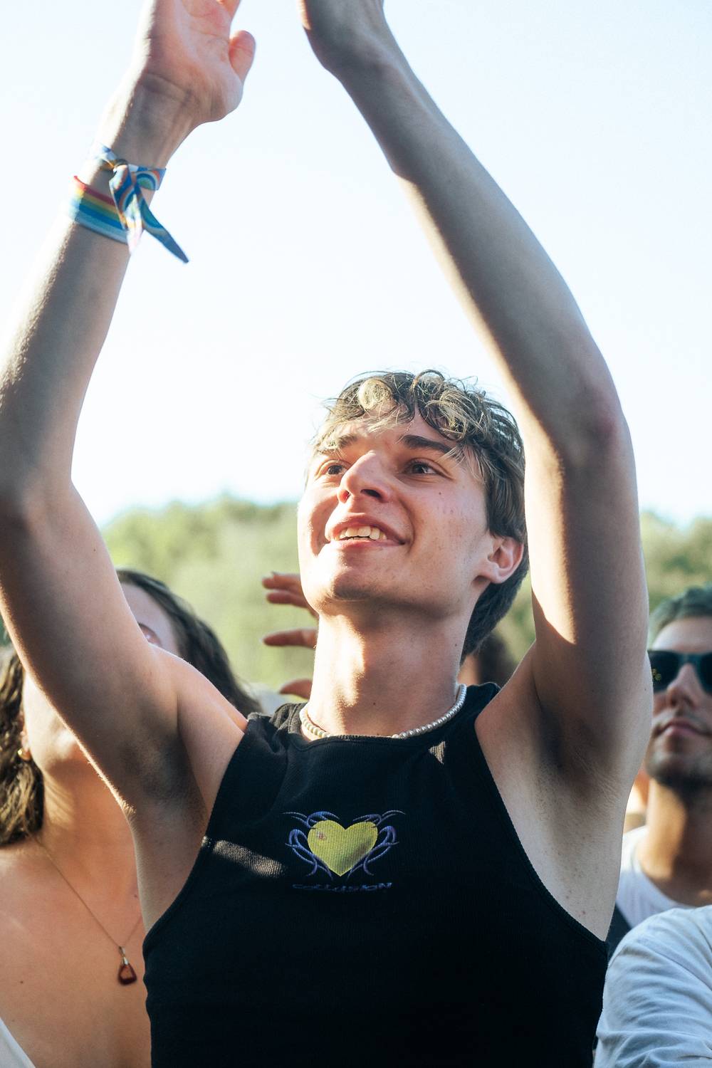 Macklemore obdivoval na Szigetu krásné ženy, zpěvačka Amyl and the Sniffers plivala na pódiu a Lorde zklamala