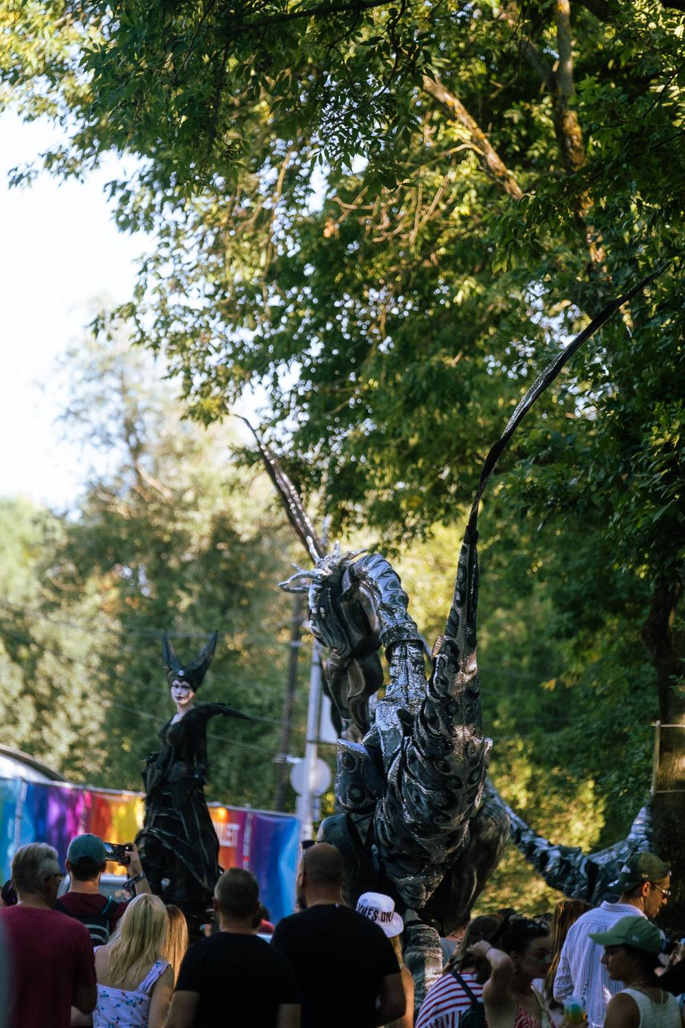 Macklemore obdivoval na Szigetu krásné ženy, zpěvačka Amyl and the Sniffers plivala na pódiu a Lorde zklamala