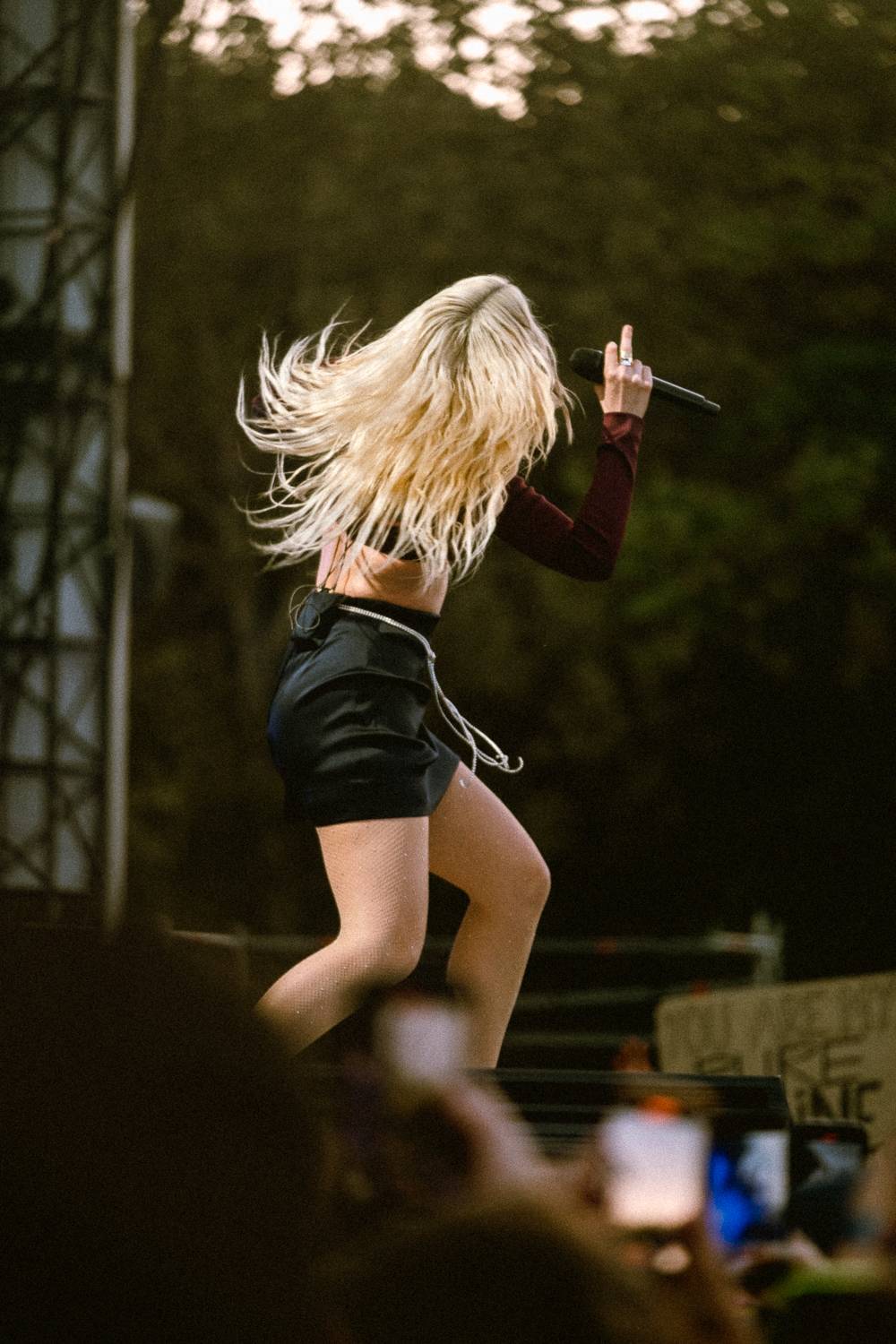 Macklemore obdivoval na Szigetu krásné ženy, zpěvačka Amyl and the Sniffers plivala na pódiu a Lorde zklamala