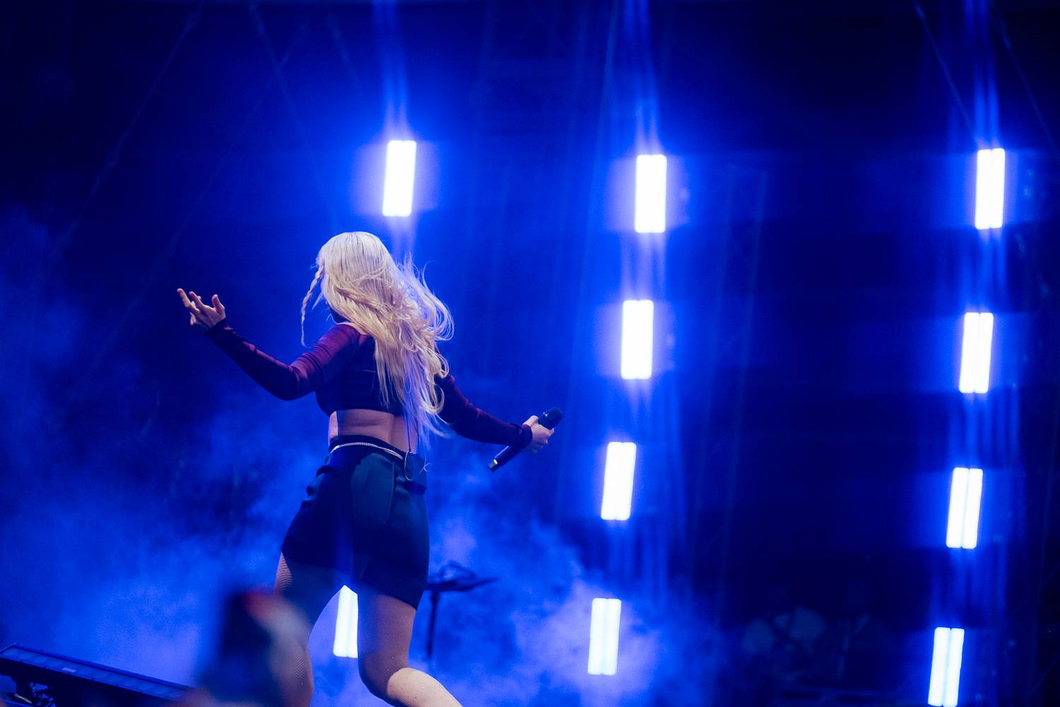 Macklemore obdivoval na Szigetu krásné ženy, zpěvačka Amyl and the Sniffers plivala na pódiu a Lorde zklamala