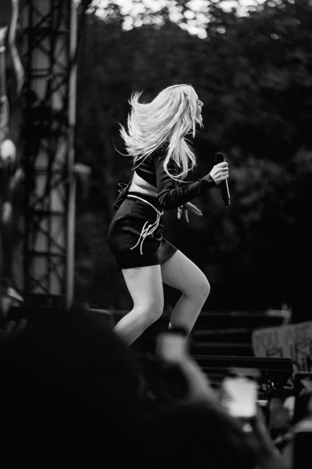 Macklemore obdivoval na Szigetu krásné ženy, zpěvačka Amyl and the Sniffers plivala na pódiu a Lorde zklamala