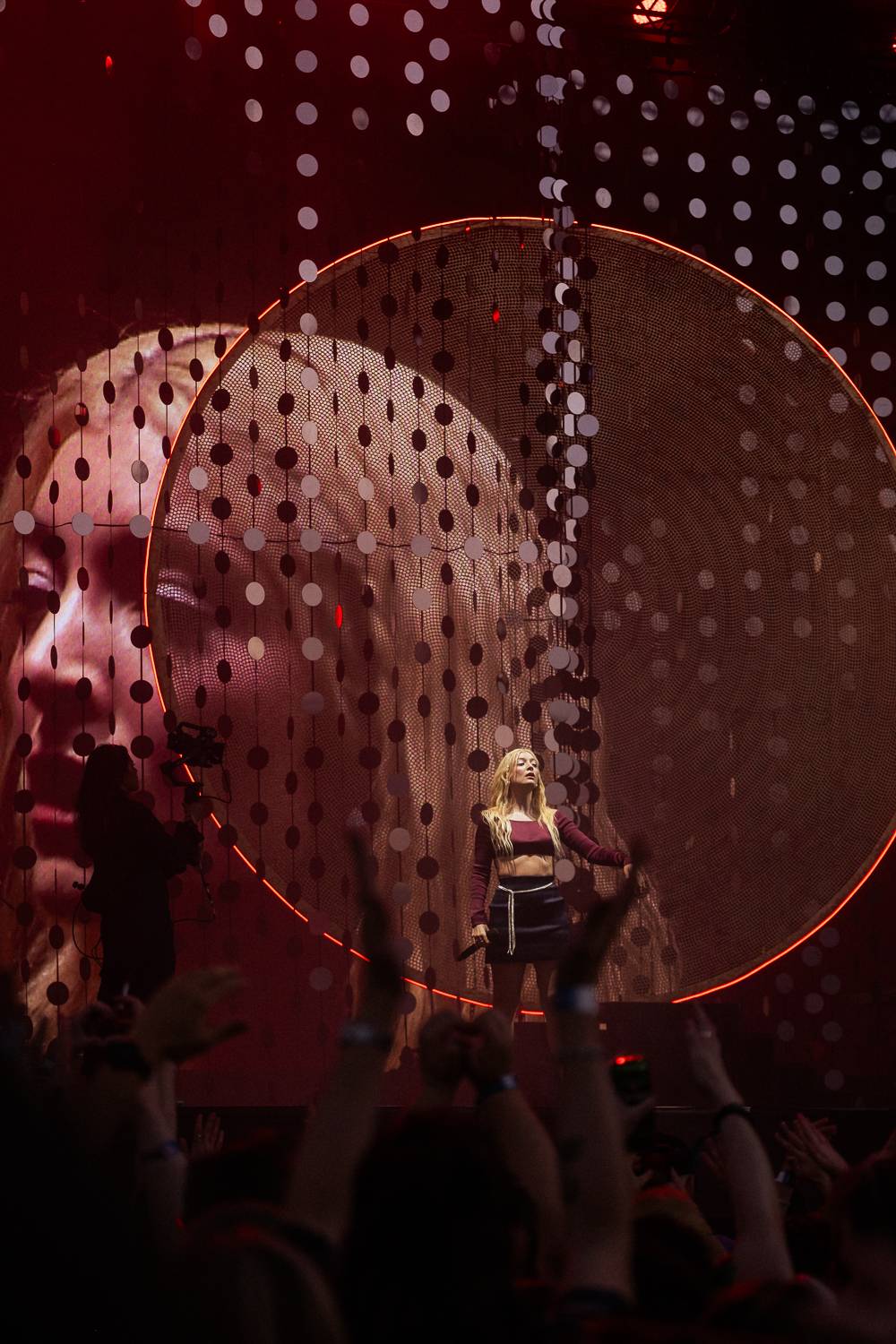 Macklemore obdivoval na Szigetu krásné ženy, zpěvačka Amyl and the Sniffers plivala na pódiu a Lorde zklamala