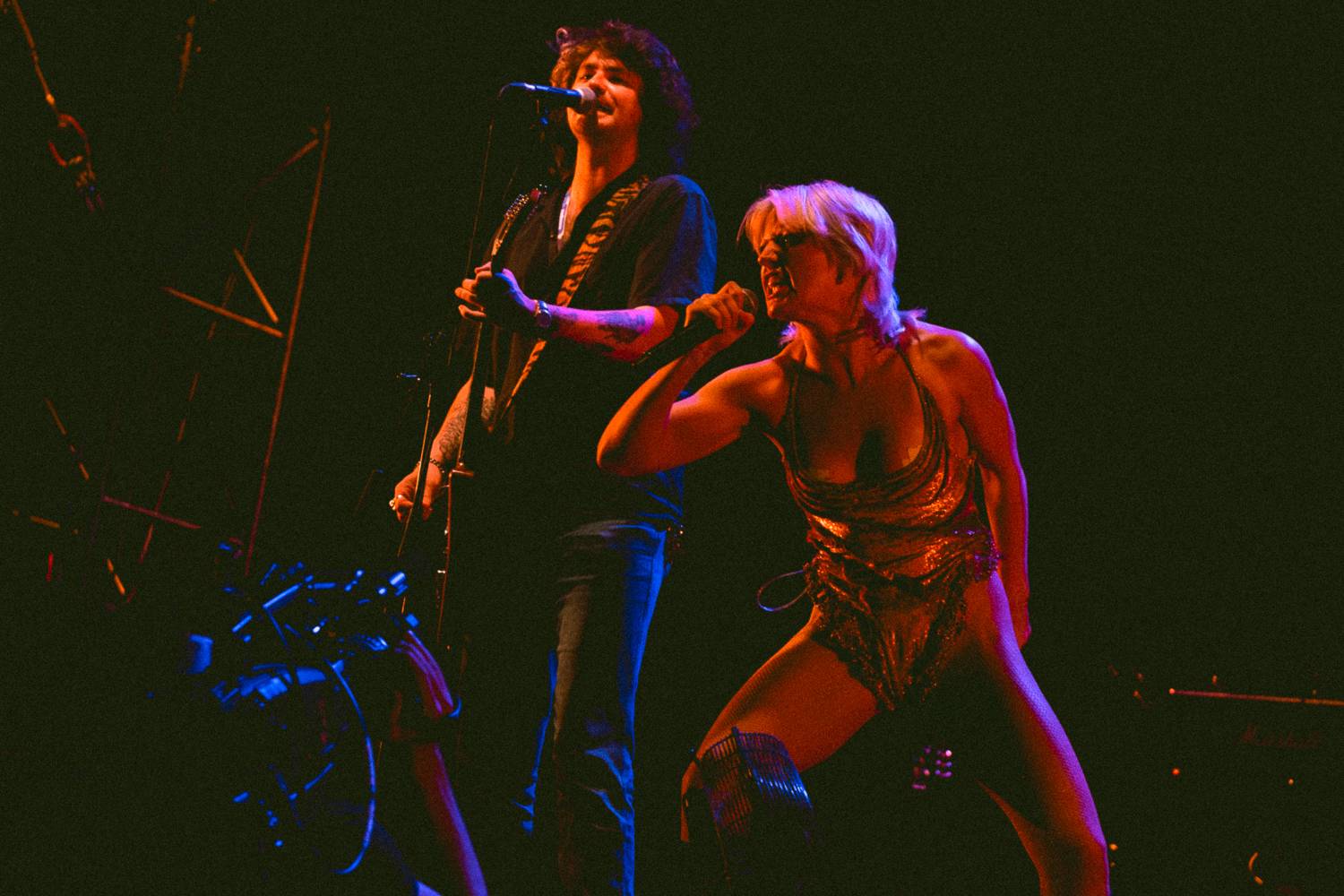 Macklemore obdivoval na Szigetu krásné ženy, zpěvačka Amyl and the Sniffers plivala na pódiu a Lorde zklamala