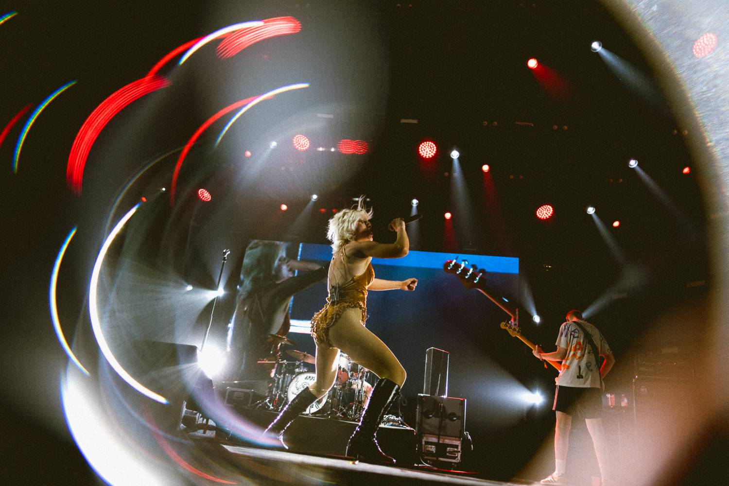 Macklemore obdivoval na Szigetu krásné ženy, zpěvačka Amyl and the Sniffers plivala na pódiu a Lorde zklamala