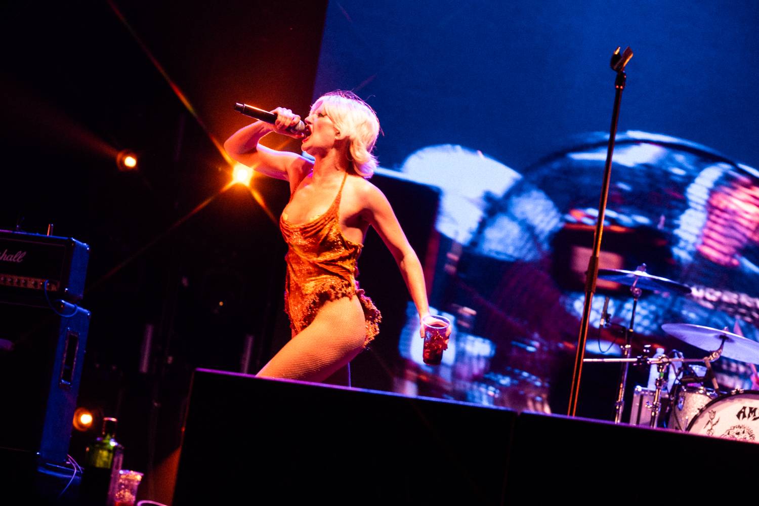 Macklemore obdivoval na Szigetu krásné ženy, zpěvačka Amyl and the Sniffers plivala na pódiu a Lorde zklamala