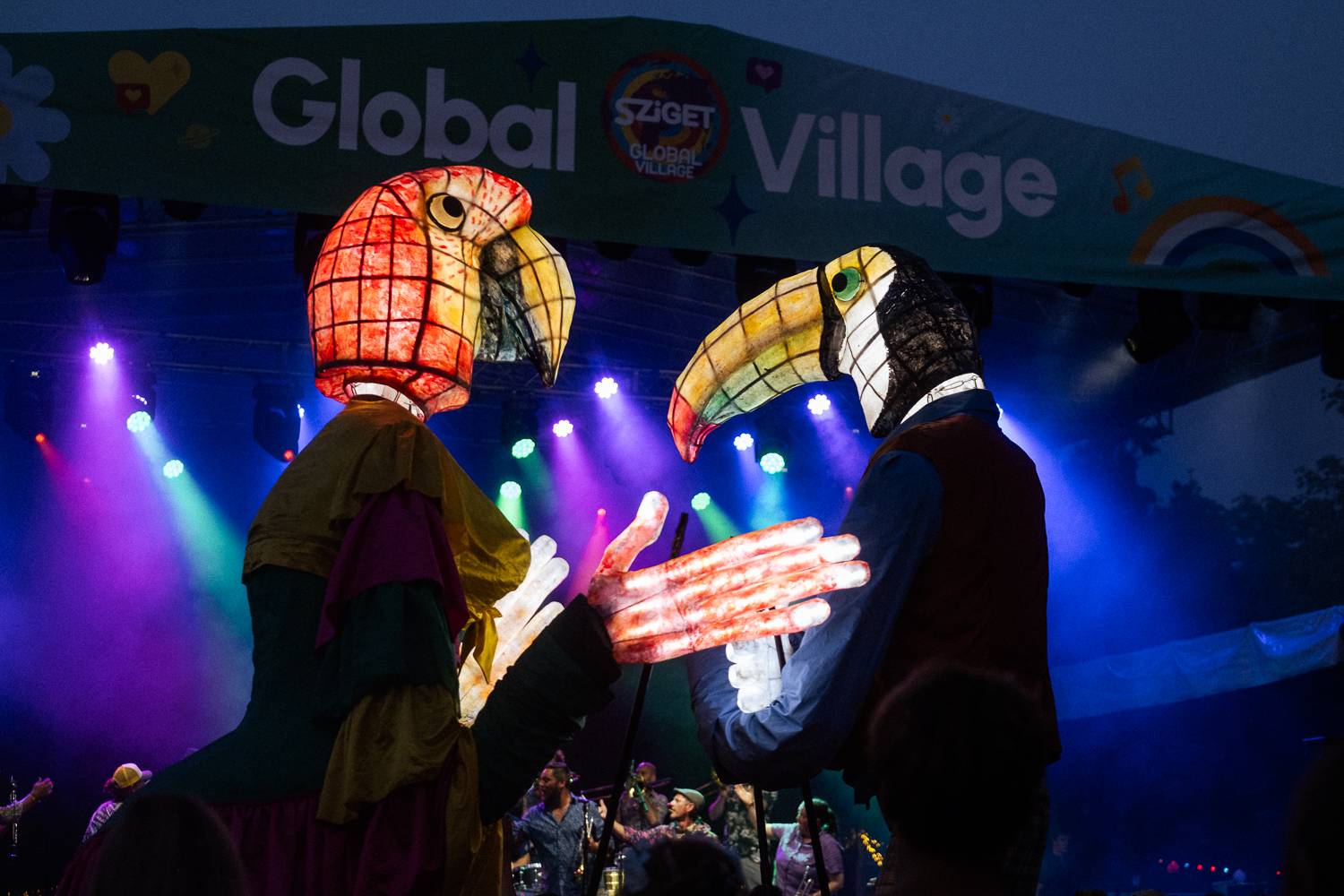 Macklemore obdivoval na Szigetu krásné ženy, zpěvačka Amyl and the Sniffers plivala na pódiu a Lorde zklamala