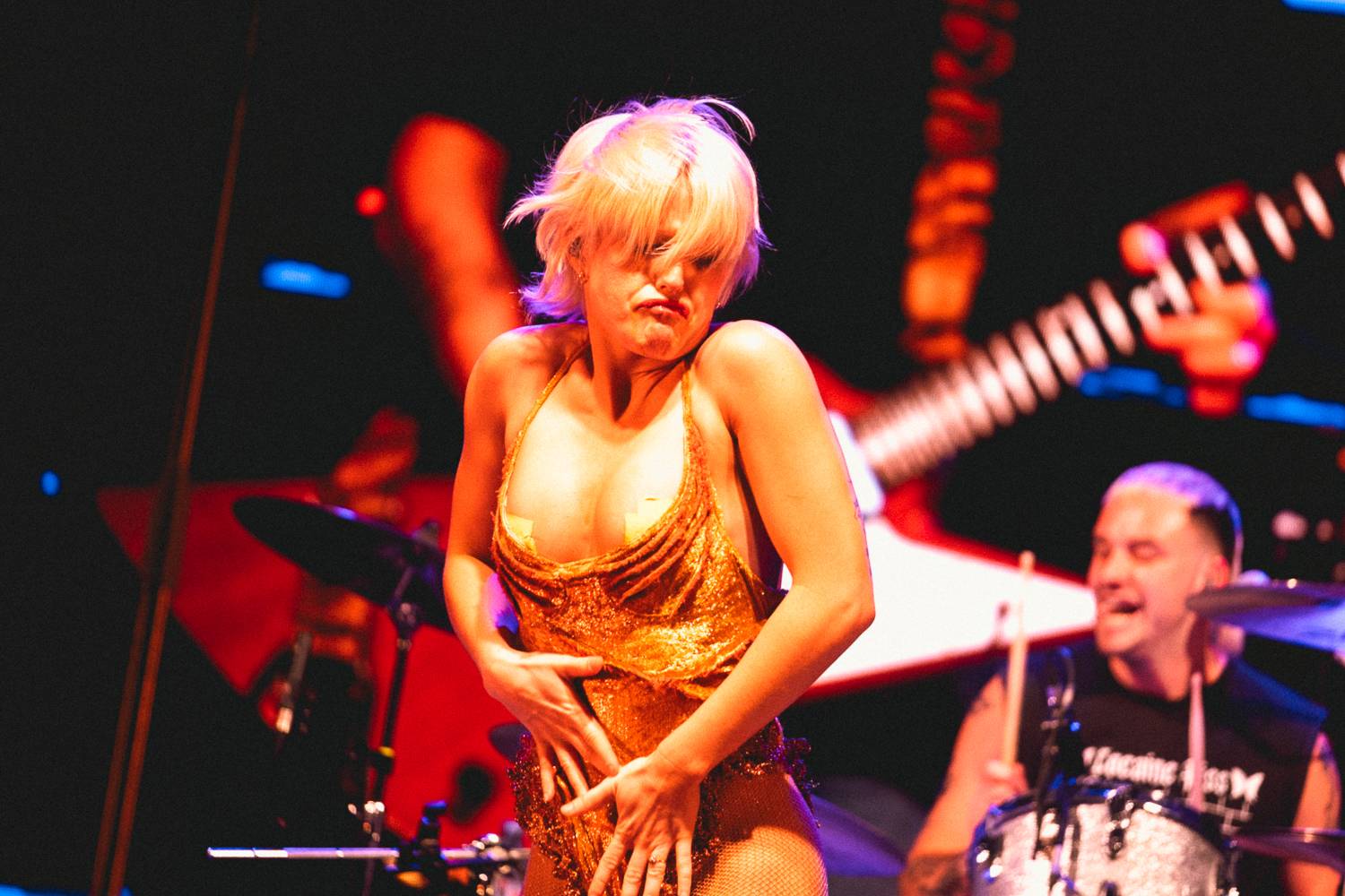 Macklemore obdivoval na Szigetu krásné ženy, zpěvačka Amyl and the Sniffers plivala na pódiu a Lorde zklamala